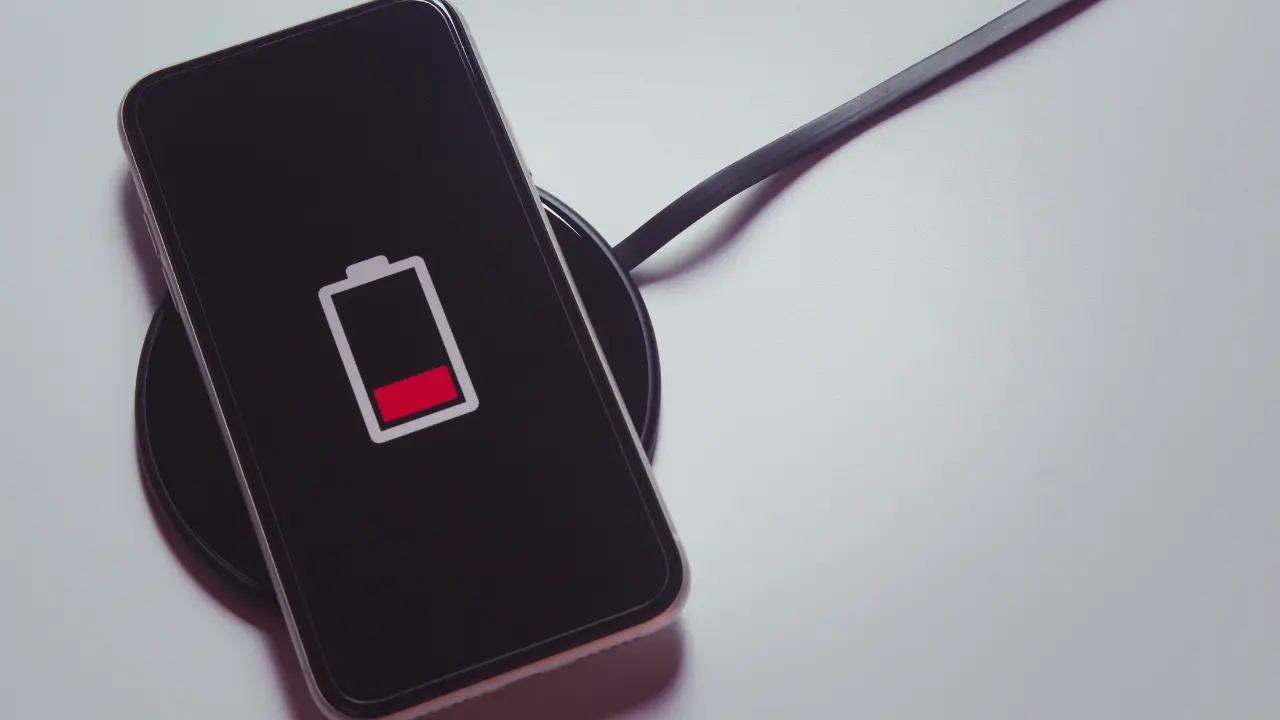 Choosing the Best Phone Charger: Wired vs Wireless